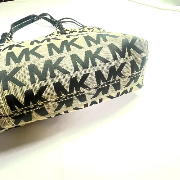 Michael Kors Black and Tan Women's Bag - Picture 9 of 10